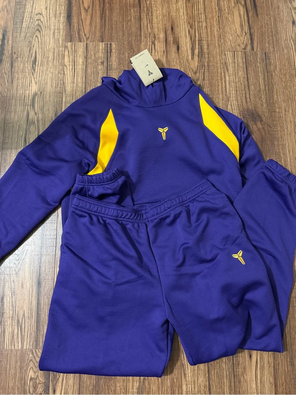 KOBE big kids therma-fit hoodie and joggers both size youth XL